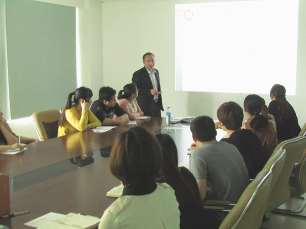 2013年4月24日，正睿老師對佳樂公司進(jìn)行倉儲(chǔ)管理的培訓(xùn)