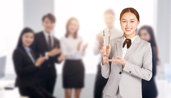 深入了解行業(yè)趨勢，優(yōu)化企業(yè)戰(zhàn)略決策