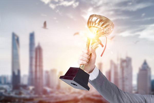 如何設計以績效為基礎的薪酬和獎勵體系？