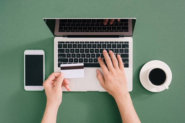 分析行業(yè)薪酬數(shù)據(jù)，制定更具競(jìng)爭(zhēng)力的薪酬方案