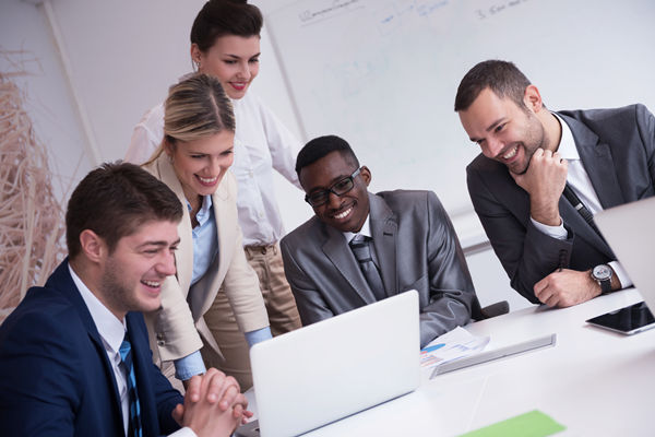 多元化團(tuán)隊(duì)績效管理：適應(yīng)多元化環(huán)境，促進(jìn)團(tuán)隊(duì)和諧