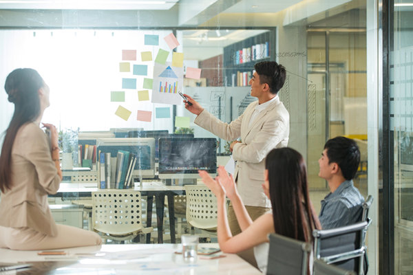 薪酬與績(jī)效掛鉤：激勵(lì)員工，提高工作表現(xiàn)