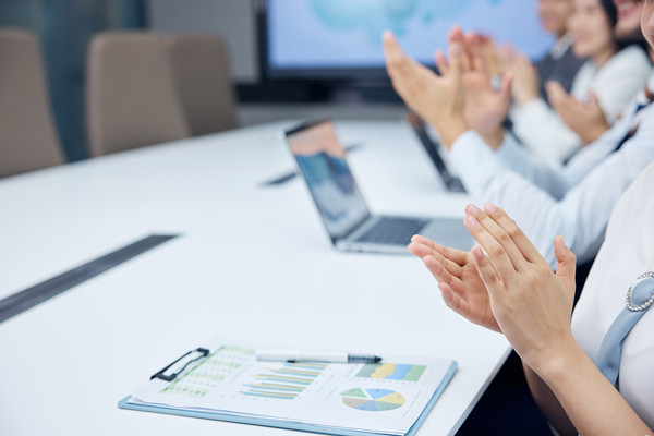 薪酬溝通培訓(xùn)：加強(qiáng)溝通培訓(xùn)，提高員工認(rèn)識