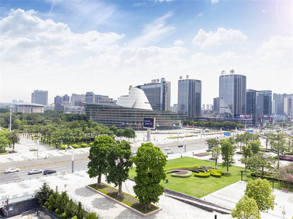 東莞企業(yè)成長路上，管理咨詢?nèi)绾纬蔀榧铀倨鳎? title=