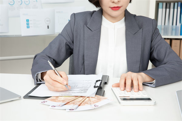 企業(yè)戰(zhàn)略轉(zhuǎn)型的關(guān)鍵成功因素與風(fēng)險(xiǎn)規(guī)避策略何在？