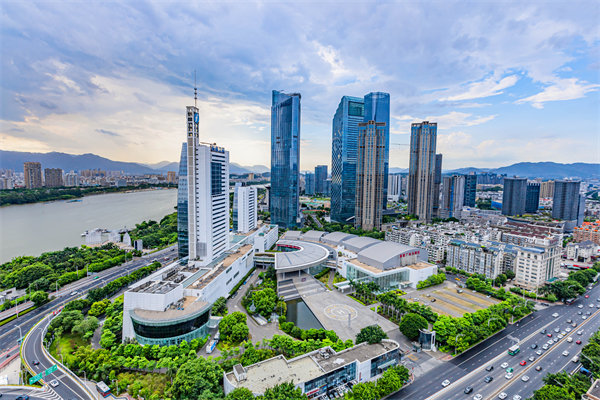 企業(yè)如何借助福州咨詢公司把握市場(chǎng)趨勢(shì)與機(jī)遇？