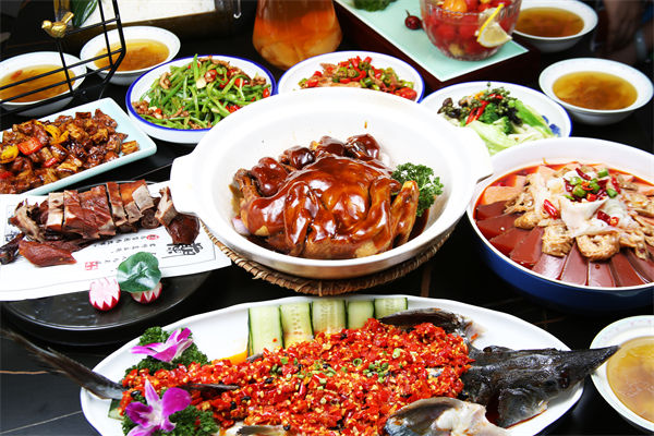 今年擴(kuò)消費(fèi)怎么干？各大企業(yè)如何根據(jù)政策發(fā)力？