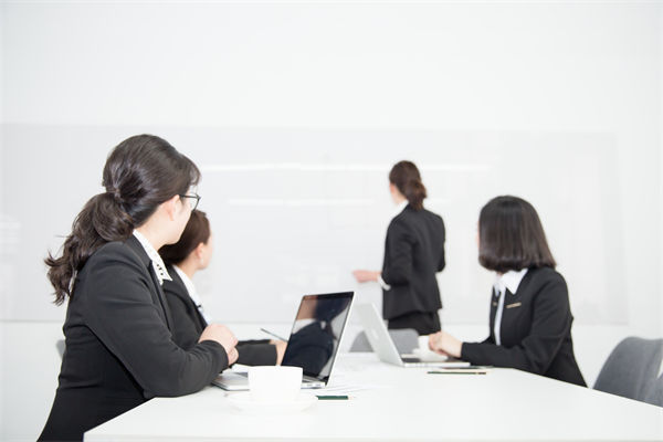 人力資源該管控還是賦能？多數(shù)企業(yè)都踩錯(cuò)了管理節(jié)奏！